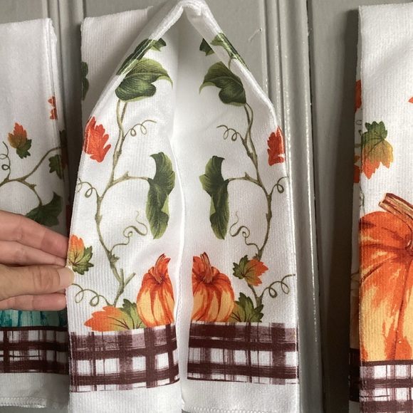 NWT-Set of 3- Cream, Blue & Orange Fall Pumpkins & Thankful Kitchen Towels 25x15 - Picture 13 of 17